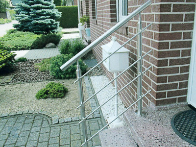 Edelstahl Treppengeländer für Eingangstreppe - aufgesetzte Pfosten
