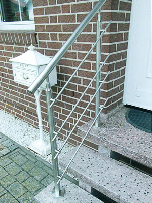 Edelstahl Treppengeländer mit Querstreben für Eingangstreppe